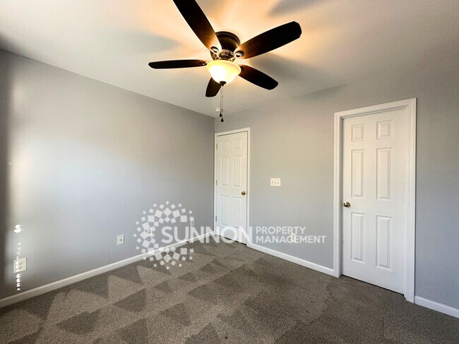 Building Photo - Updated 2 Bedroom Ballantyne Townhome