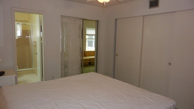 Building Photo - 2402 Ecuadorian Way