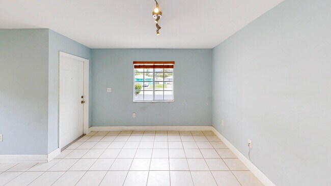 Building Photo - 18712 SW 100th Ave