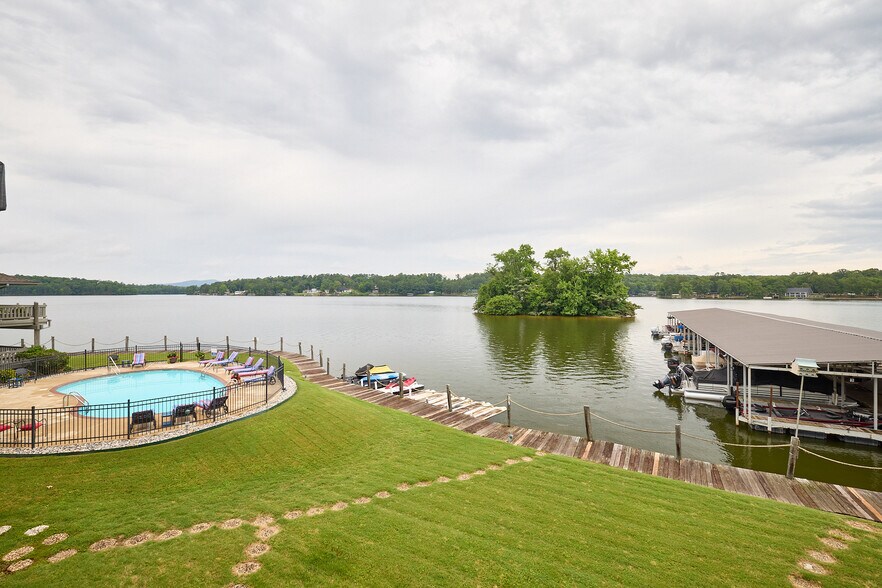 Building Photo - 400 Farr Shores Dr