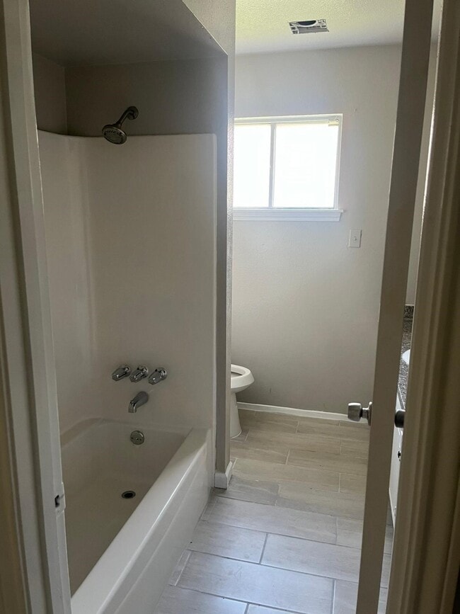 Building Photo - 1815 Westwood Dr