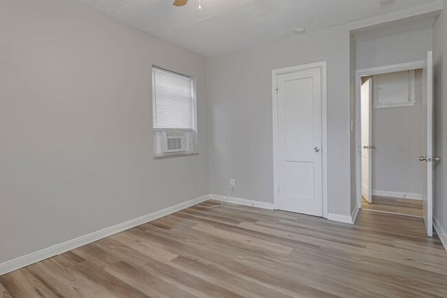 Building Photo - 987 Lilley Ave