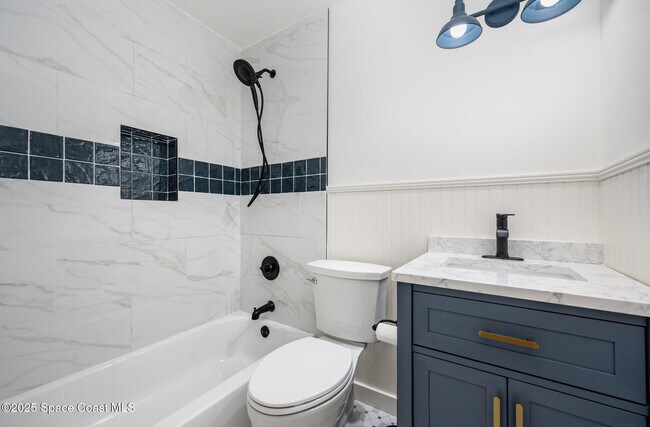 Building Photo - 42 N Fernwood Dr