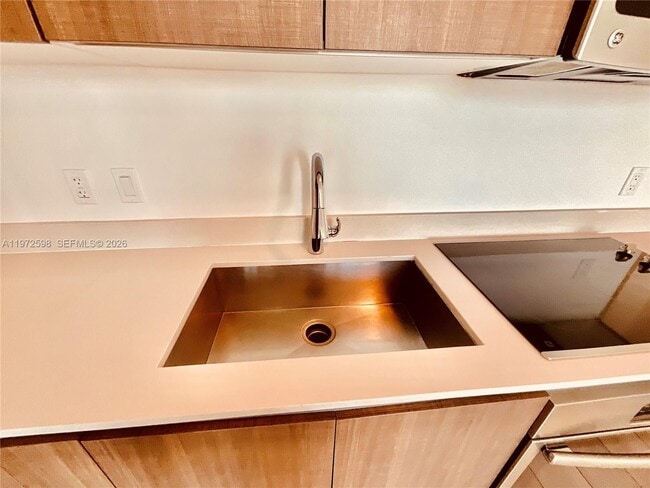 Building Photo - 1600 SW 1st Ave