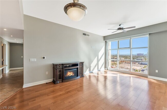 Building Photo - 150 S Las Vegas Blvd