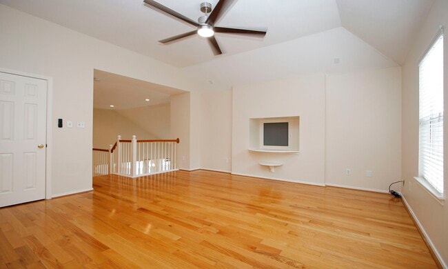 Building Photo - 16207 Waiting Spring Cir