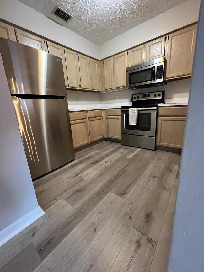 Building Photo - 1580 SW Crossing Cir