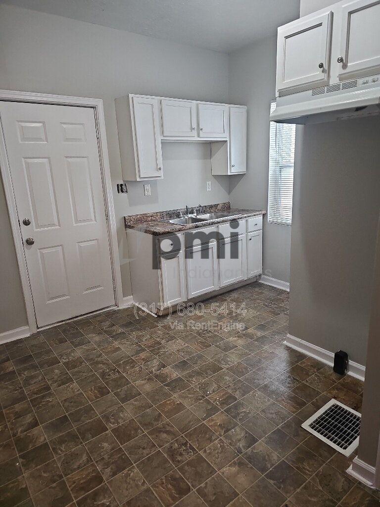 Building Photo - 114 Adler St