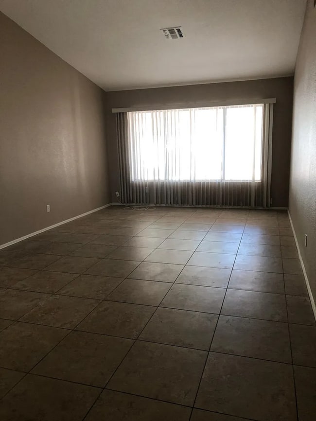 Building Photo - COMING SOON! 3 Bed/ 2 Bath Home in Arrowhead Lakes