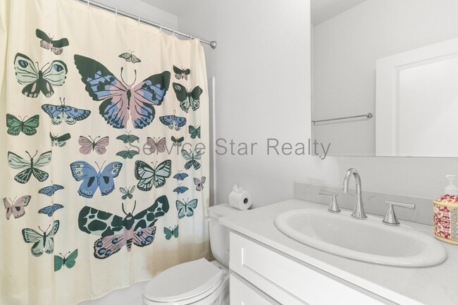 Building Photo - 3218 W Glendale Ave