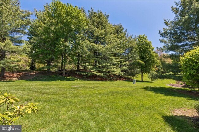 Building Photo - 15 Charter Oak Ct