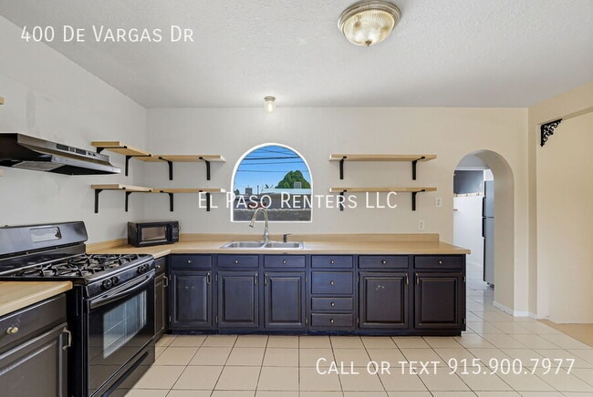 Building Photo - 400 De Vargas Dr