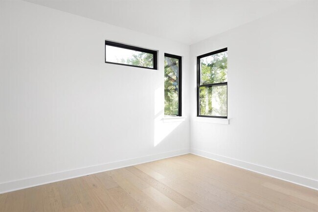 Building Photo - 3204 Westhill Dr