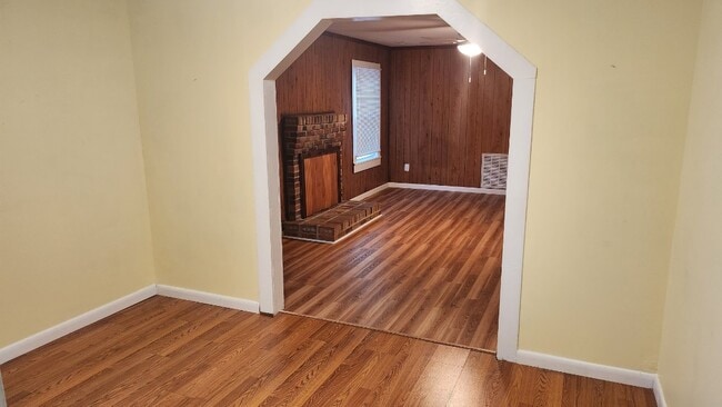 Building Photo - 214 Cross Roads Dr