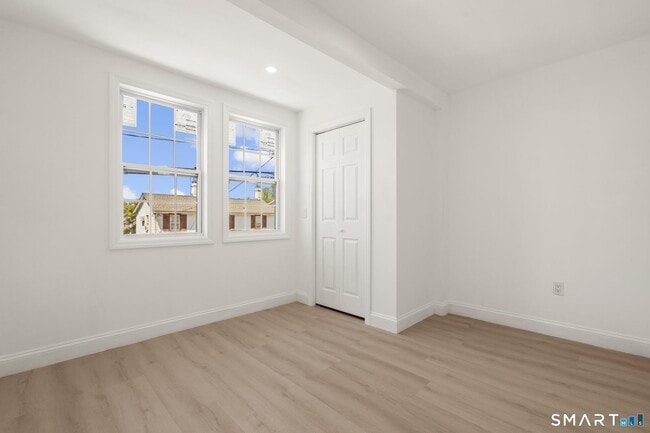 Building Photo - 64 Soundview Ave