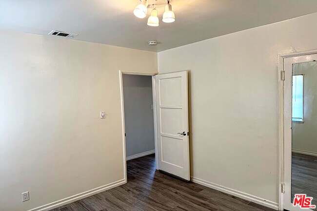 Building Photo - 4950 Chimineas Ave