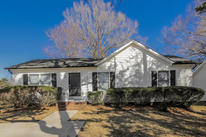 Primary Photo - 420 Easy St