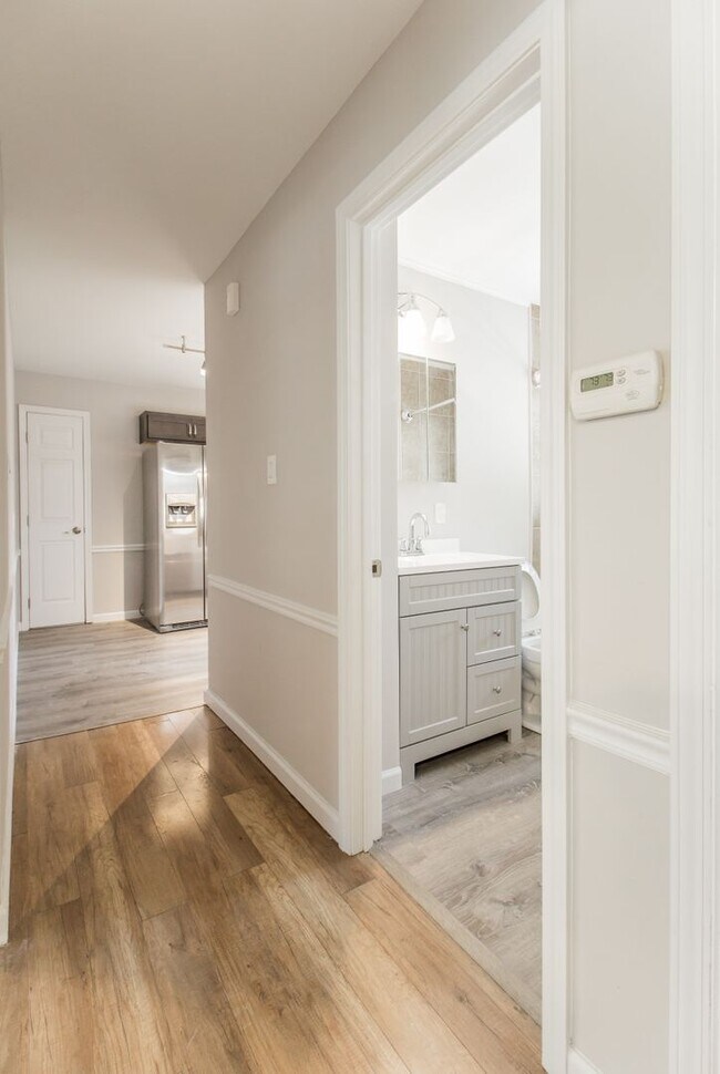 Building Photo - 2242 Zumbehl Rd