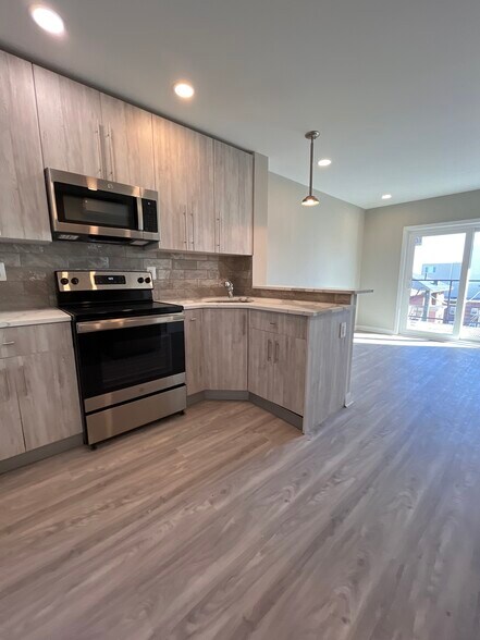 Building Photo - 101 S Victoria Ave