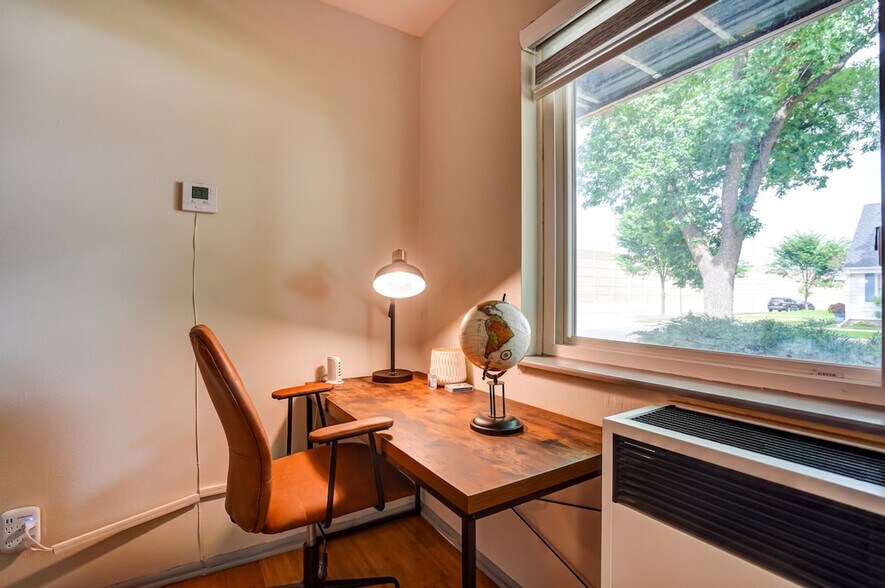 Building Photo - 9407 W Adler St