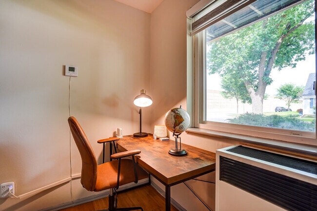 Building Photo - 9407 W Adler St