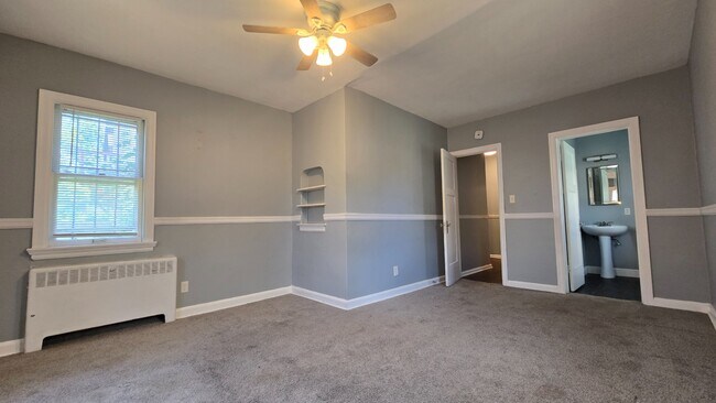 Building Photo - Renovated 3BR/1.5BA | 1,200 Sq Ft | Pet Friendly | Off-Street Parking | Available