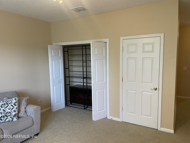 Building Photo - 2543 Willow Creek Dr