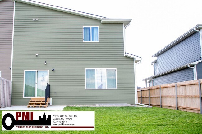 Building Photo - 256 N 105th St