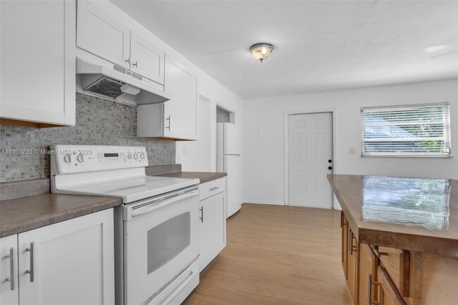 Building Photo - 2809 SW 23rd Terrace