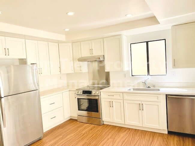 Building Photo - Beautifully updated 2 Bd/2 Ba, 1500 sf Walnut Creek Townhouse in desirable Rancho Dorado HOA avai...