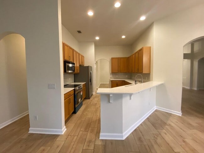 Building Photo - Your Dream Home Awaits! 5 bedroom 3 bath Single Family HOME!!