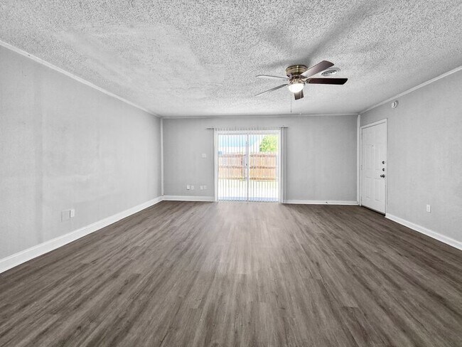 Building Photo - 5837 Aton Ave