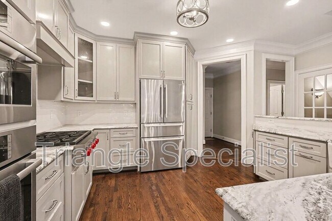 Building Photo - 6121 Carlyle Dr