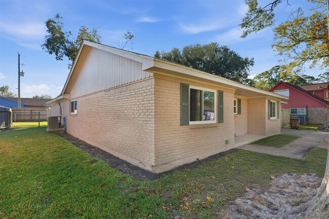 Building Photo - 5002 Cedar Creek Dr