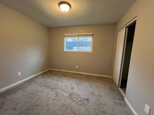 Building Photo - Lovely updated home with large backyard, close to Fair Oaks schools!