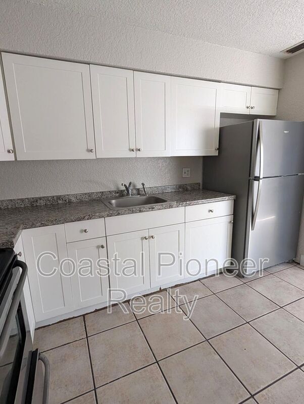 Building Photo - 5828 3rd St E