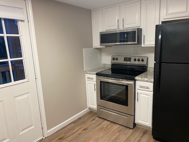 Kitchen - 404 S Texas Dr