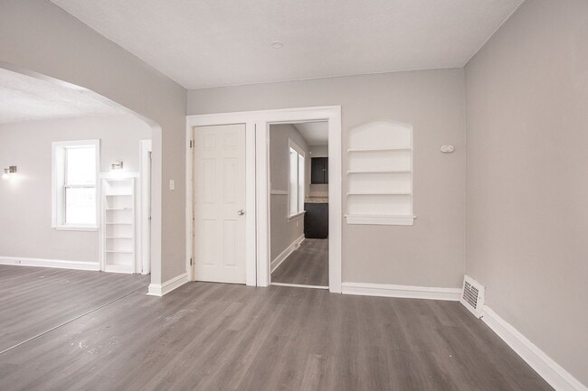 Building Photo - NEWLY RENOVATED! - 3 BED, 1.5 BATH BEAUTIFUL SINGLE- FAMILY HOME.