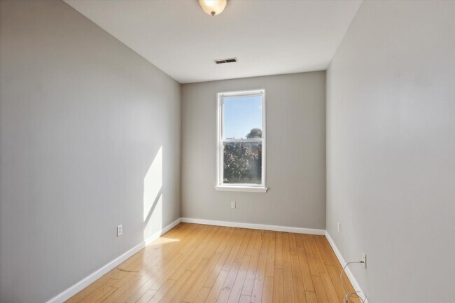Building Photo - 1716 N 18th St