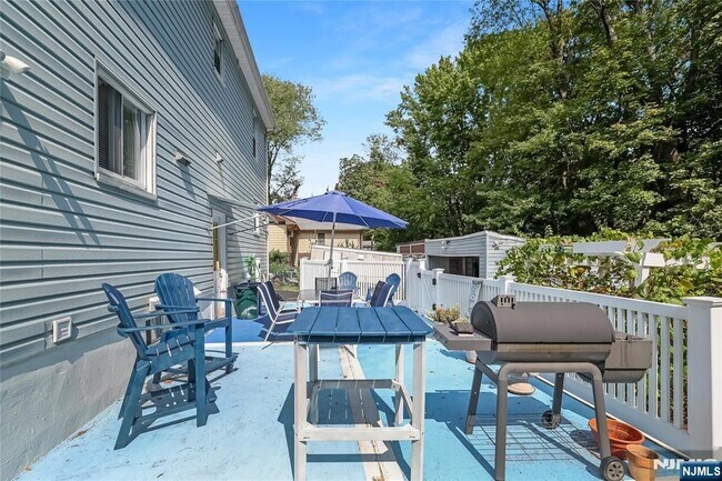 Building Photo - 25 Smith Ave