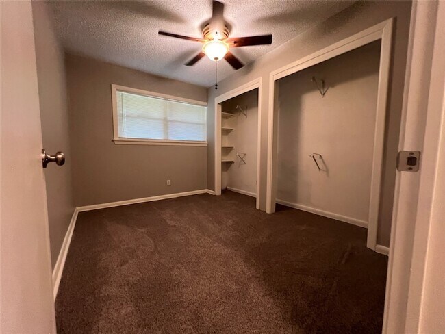Building Photo - 2603 Goldenrod St
