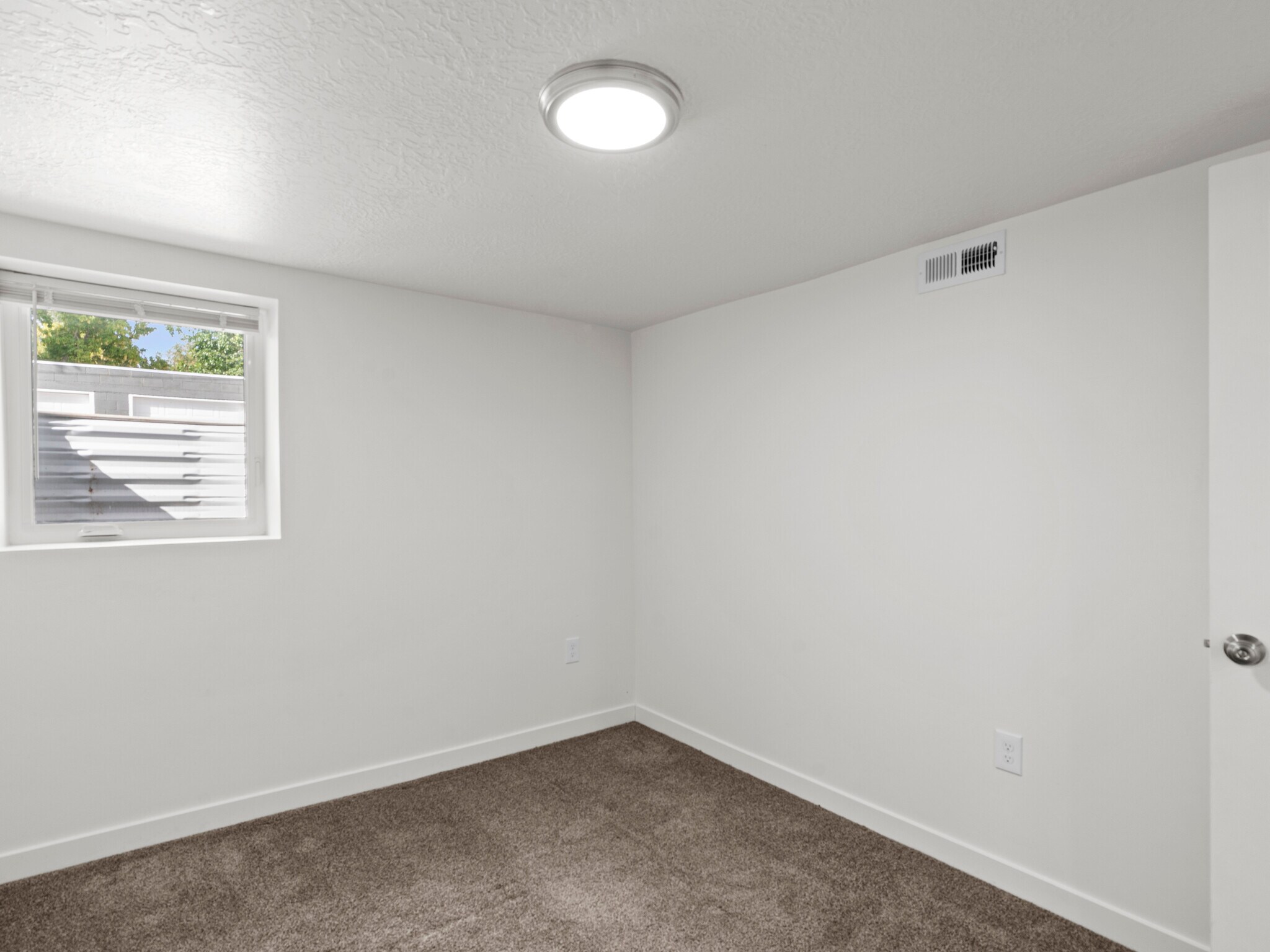 Building Photo - 915 E 1300 S