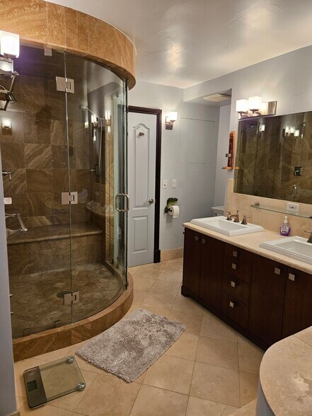 5pc Primary Bath - 1020 15th St