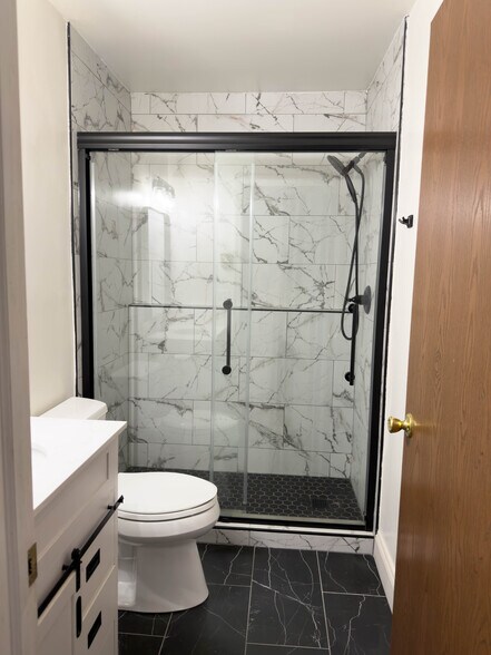 Building Photo - 2231 Donough Dr