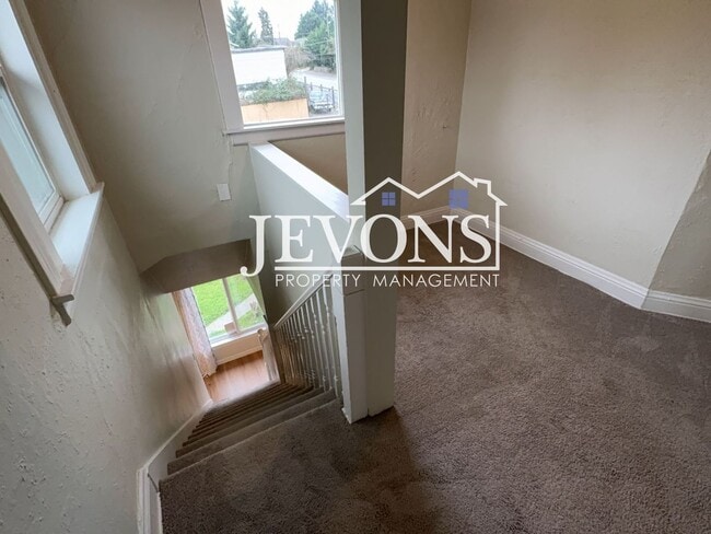 Building Photo - 723 S Sprague Ave