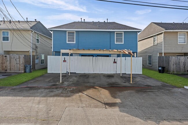 Building Photo - 12208 Ormandy St