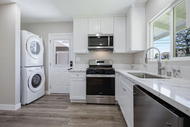 Building Photo - Stylishly Updated Pasadena Home with Spacious Yards Perfect for Entertaining
