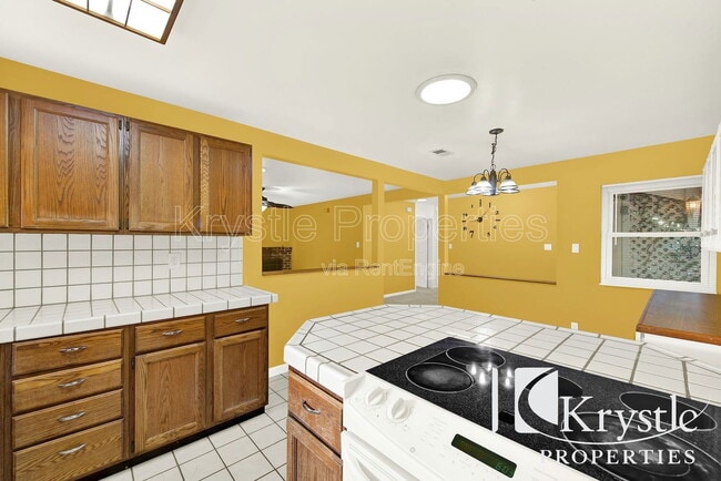 Building Photo - 306 Keats Dr