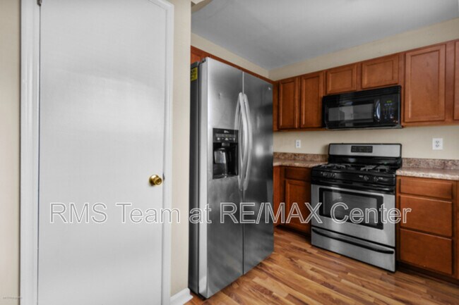 Building Photo - 625 Oxford Hall Dr SW