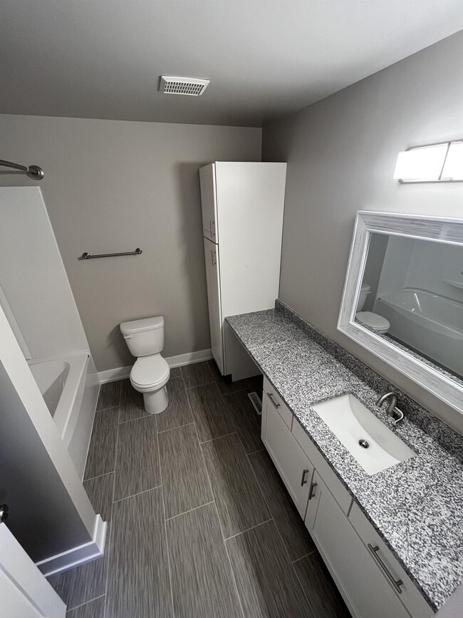 Building Photo - 8002 Green Meadow Ct